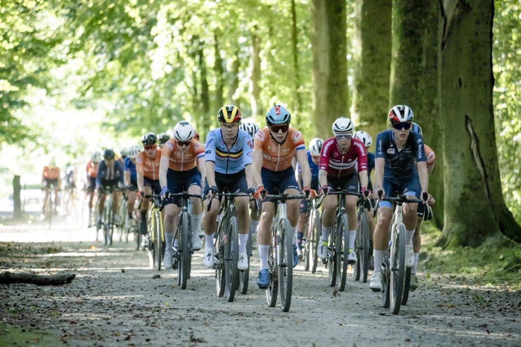 rolling over the gravel roads of Flanders at the 3rd UCI Gravel World Championships 2024 - Flanders (BEL)

©kramon