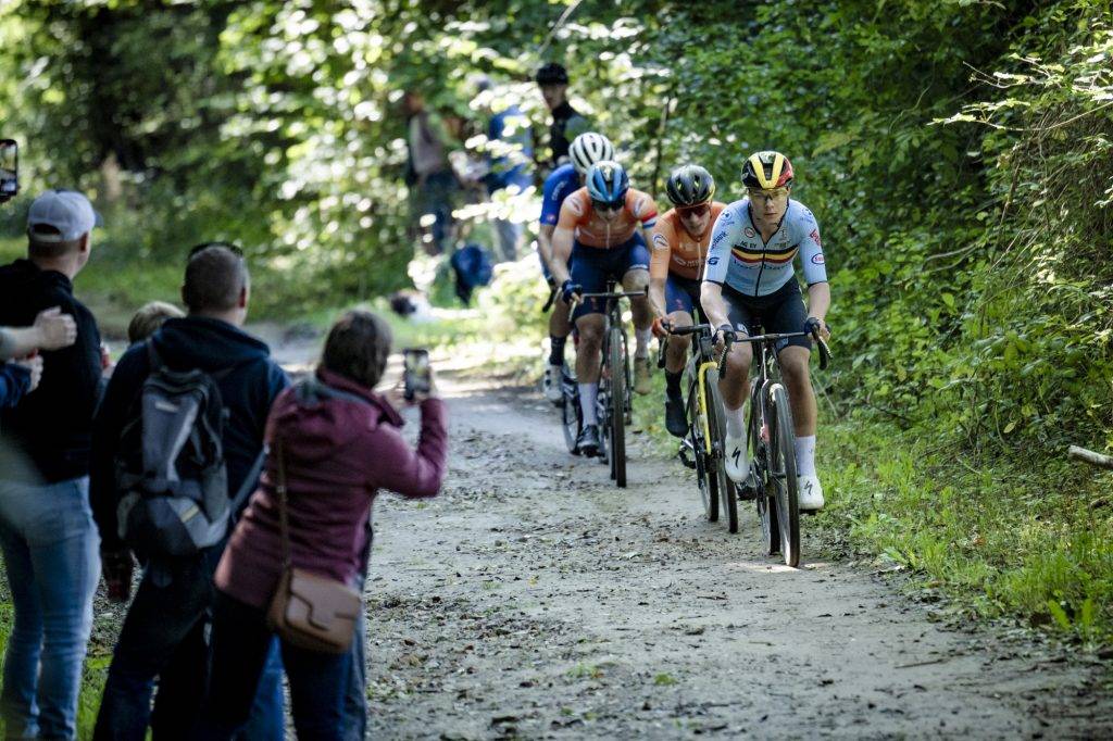 rolling over the gravel roads of Flanders at the 3rd UCI Gravel World Championships 2024 - Flanders (BEL)

©kramon