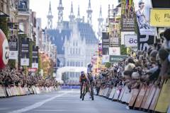Finish sprint 'a deux' bewteen powerhouses Marianne VOS (NED/Visma-Lease a bike) and Lotte KOPECKY (BEL/SD Worx-Pro Time) with VOS beating Kopecky on the line of the 3rd UCI Gravel World Championships 2024 - Flanders (BEL)©kramon