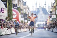Finish sprint 'a deux' bewteen powerhouses Marianne VOS (NED/Visma-Lease a bike) and Lotte KOPECKY (BEL/SD Worx-Pro Time) with VOS beating Kopecky on the line of the 3rd UCI Gravel World Championships 2024 - Flanders (BEL)©kramon
