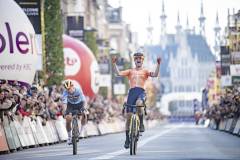 Finish sprint 'a deux' bewteen powerhouses Marianne VOS (NED/Visma-Lease a bike) and Lotte KOPECKY (BEL/SD Worx-Pro Time) with VOS beating Kopecky on the line of the 3rd UCI Gravel World Championships 2024 - Flanders (BEL)©kramon