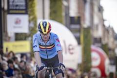 Finish sprint 'a deux' bewteen powerhouses Marianne VOS (NED/Visma-Lease a bike) and Lotte KOPECKY (BEL/SD Worx-Pro Time) with VOS beating Kopecky on the line of the 3rd UCI Gravel World Championships 2024 - Flanders (BEL)©kramon